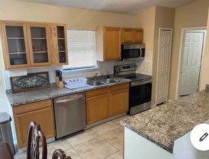 冰箱、微波炉、烤箱、炉灶