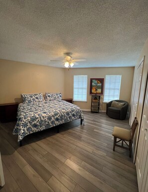 4 bedrooms, iron/ironing board, free WiFi, bed sheets