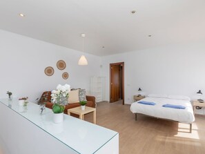 4 bedrooms, iron/ironing board, travel cot, free WiFi