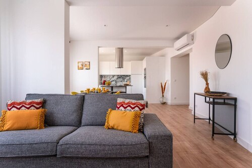 Downtown Portimão Apartment with River View & A/C by Lisbeyond