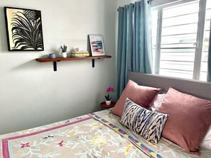 2 bedrooms, desk, iron/ironing board, free WiFi - Historic Cottage near beach, shopping and restaurants (Christiansted)
