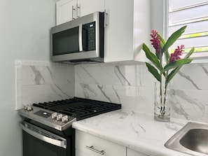 Fridge, microwave, oven, stovetop - Historic Cottage near beach, shopping and restaurants (Christiansted)