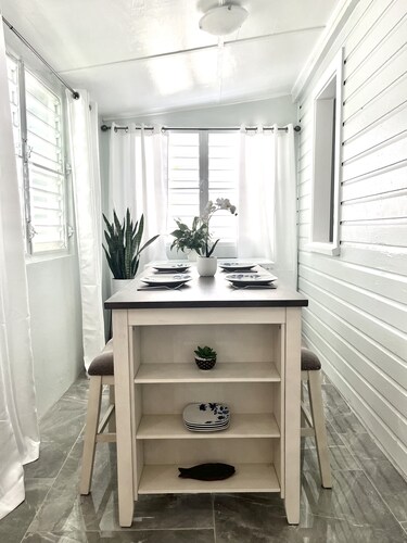 Historic Cottage near beach, shopping and restaurants