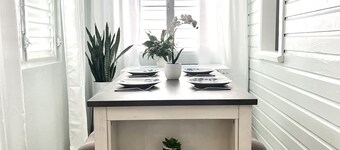 Historic Cottage near beach, shopping and restaurants