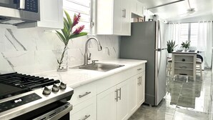 茶具/咖啡用具、冰箱、微波炉、烤箱