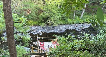 Rustic two bedroom cottage on riverside in Shohola PA