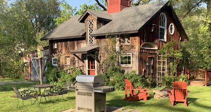 Rustic two bedroom cottage on riverside in Shohola PA