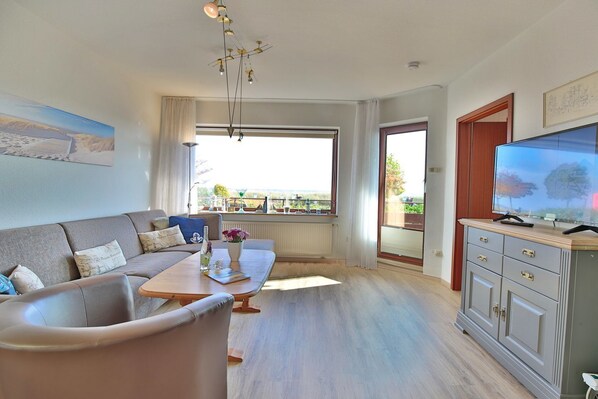 Fernseher, DVD-Player, Stereoanlage