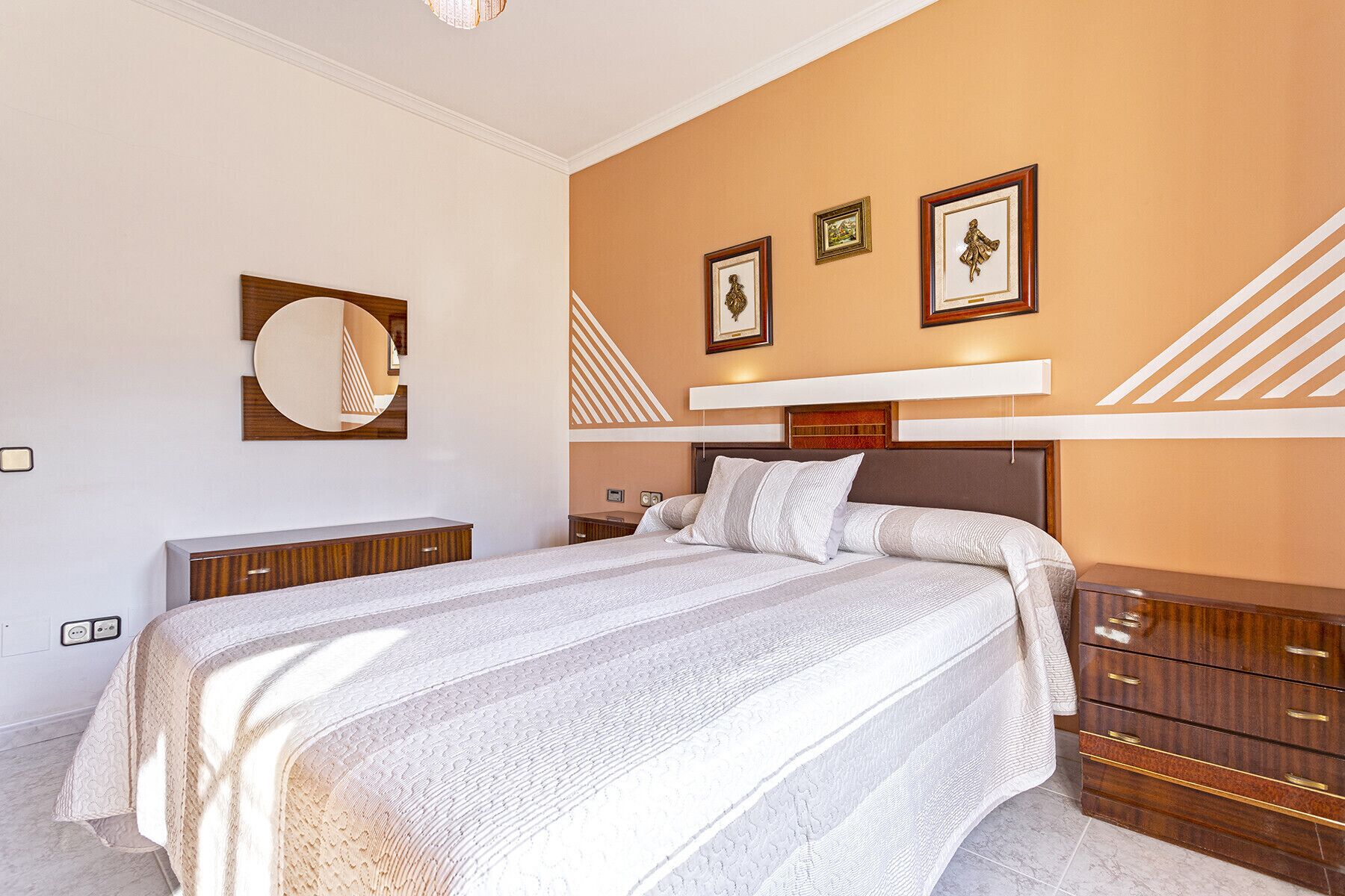 4 chambres, fer et planche à repasser, Wi-Fi gratuit, draps fournis