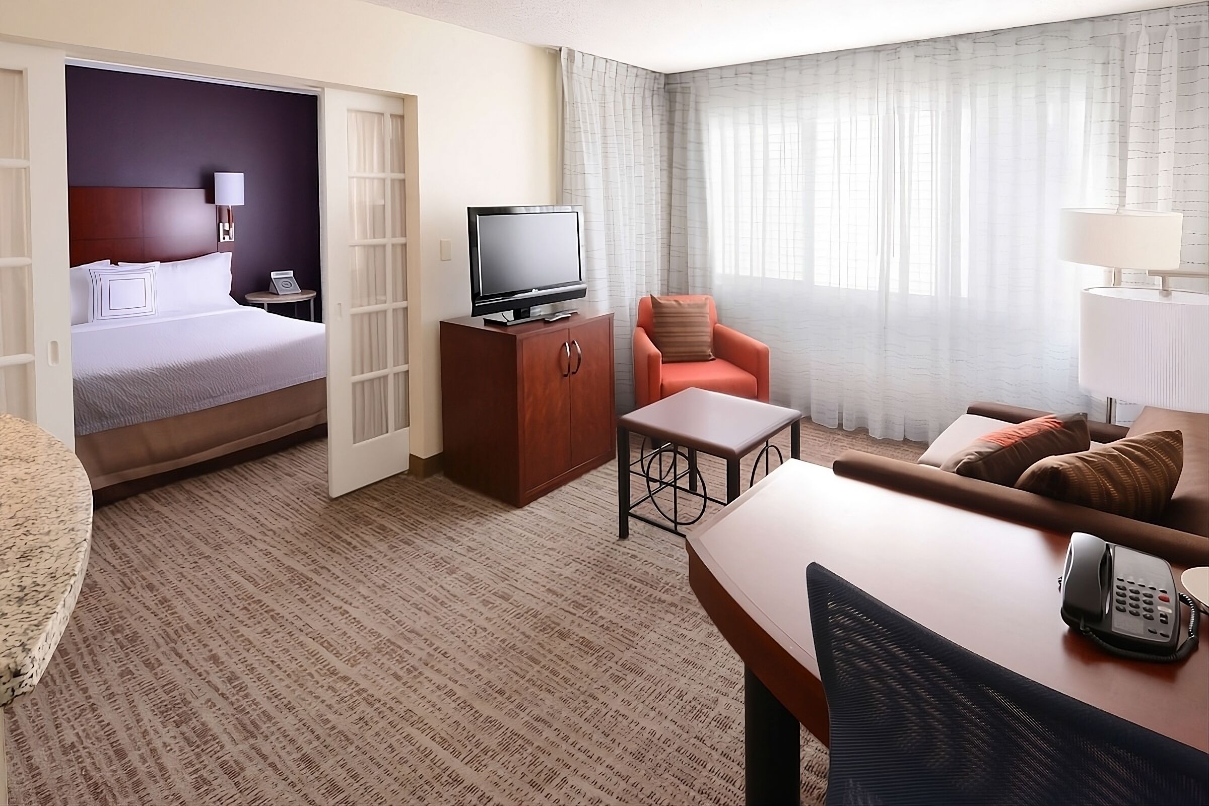 Minutes from Southern Methodist University! FREE Parking, Pets are welcome, Pool