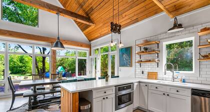 Elegant Birdhouse Cabin with 🔥Heated🔥 Cowboy Pool