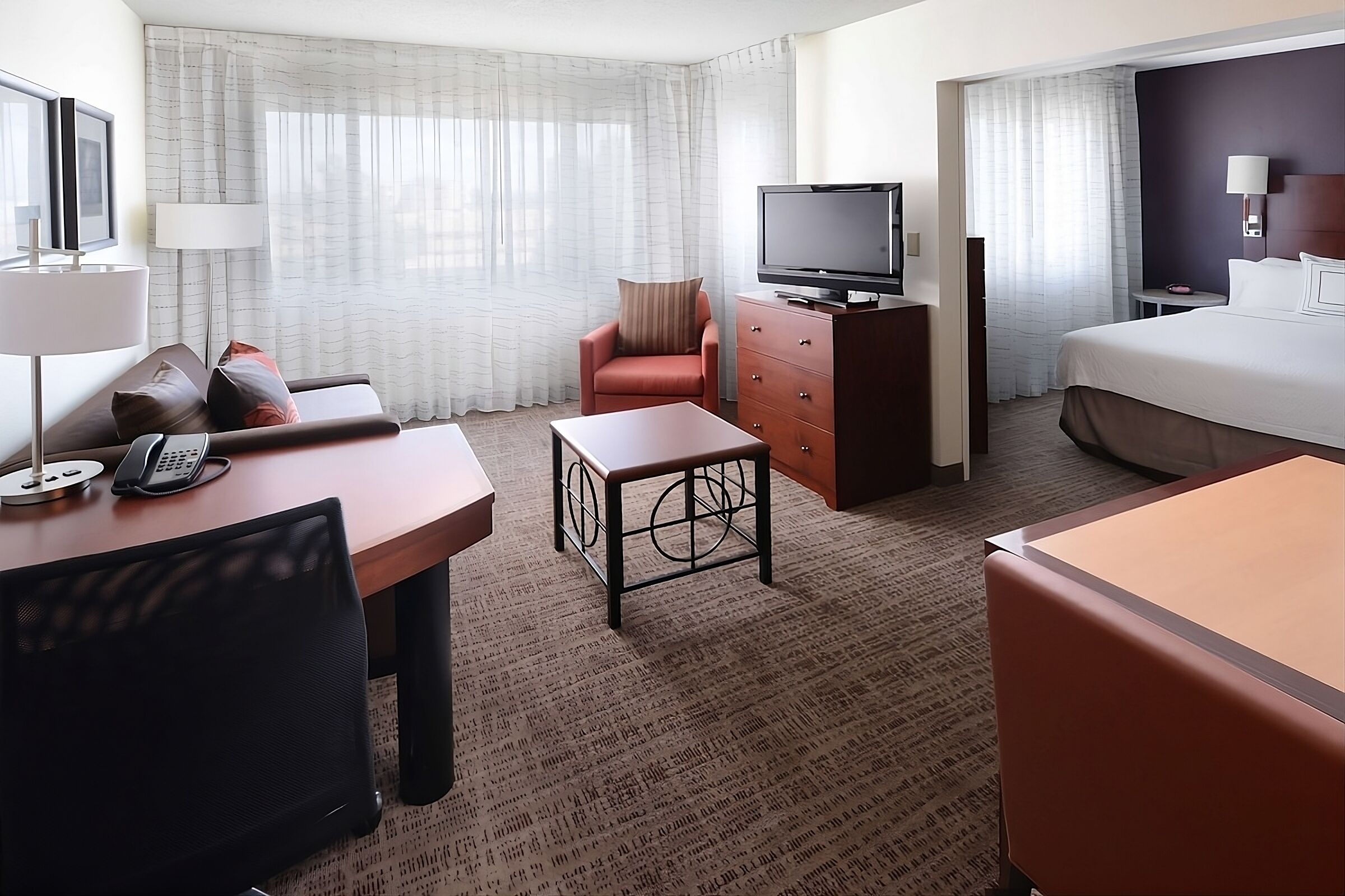 2 Two-bedroom suites with full kitchens, free parking & breakfast! Pets allowed