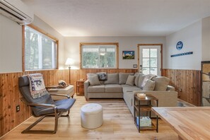 Smart TV, Netflix, Hulu, books