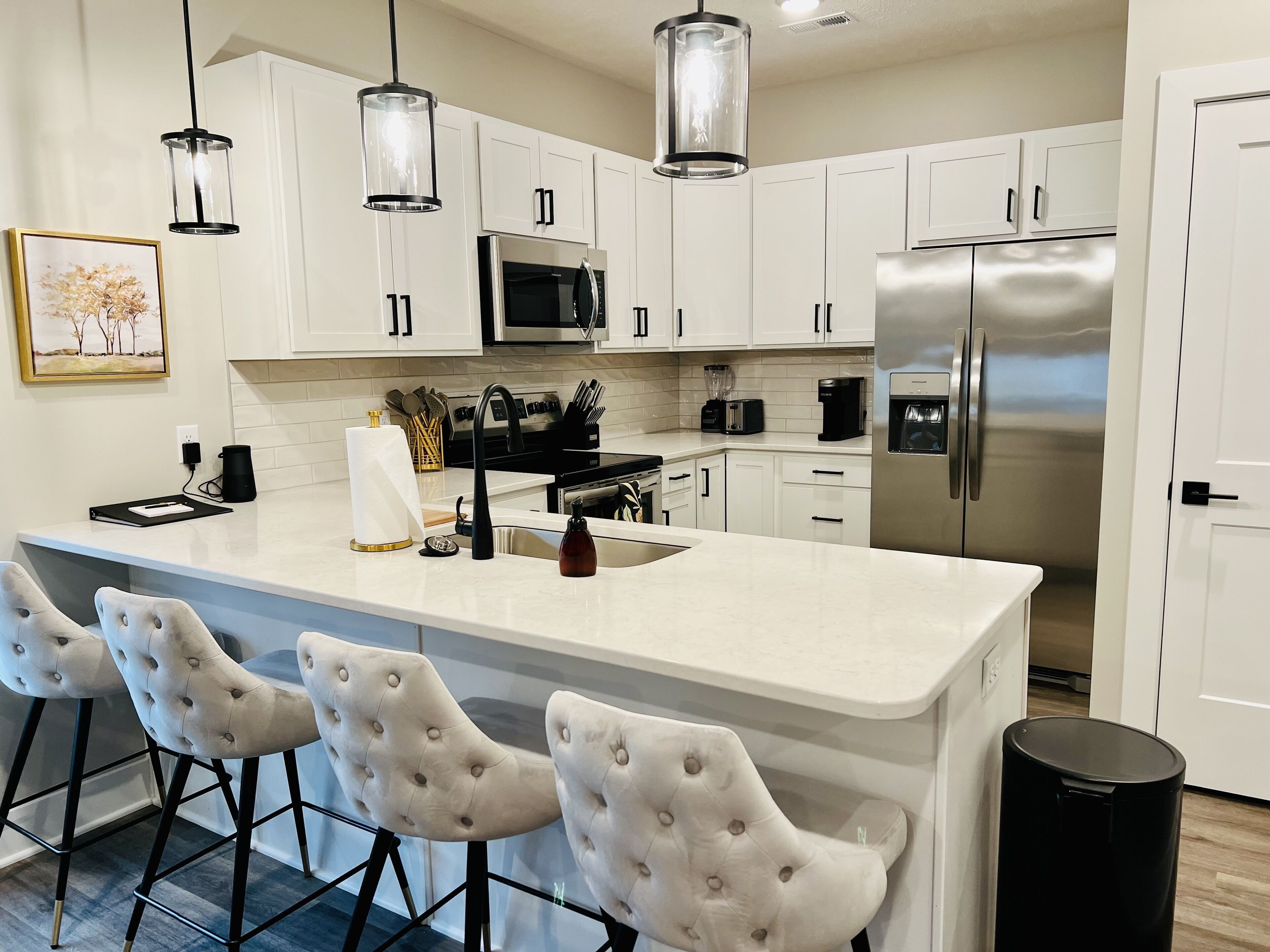 Kjøleskap, mikrobølgeovn, ovn og kokeplater