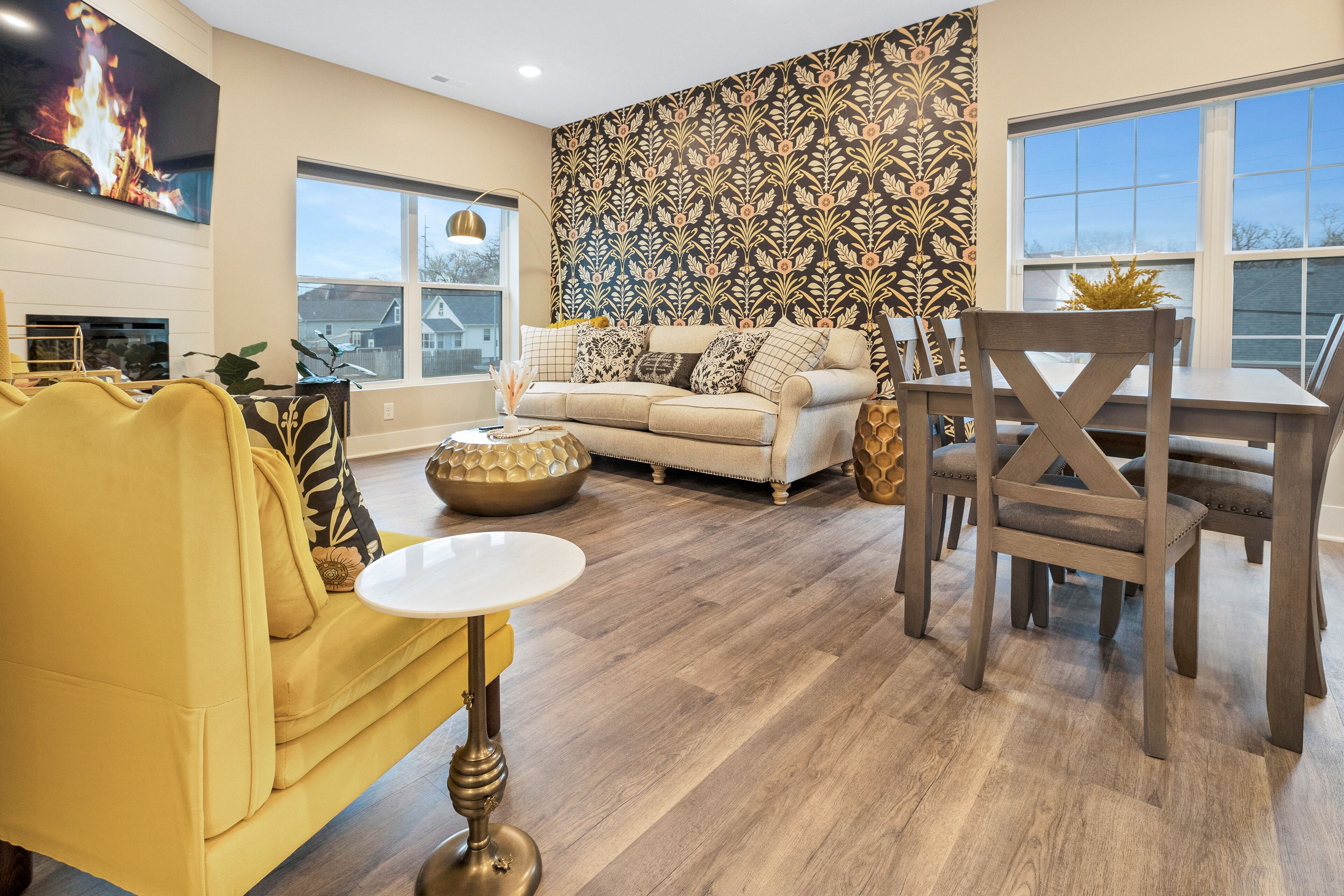 Smart TV, fireplace, stereo