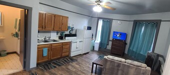 1BR Apt Near MTU, Houghton & Keweenaw w/ Full Amenities Close to Dining & Bars