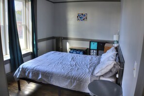 1 habitación, escritorio, tabla de planchar con plancha y wifi gratis 