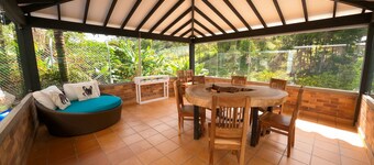 AMAZING HOUSE /JACUZZI BETWEEN MOUNTAINS.  ENJOY NATURE  NEAR RIONEGRO AIRPORT. 