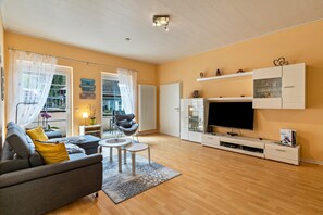 Fernseher, Videospielkonsole, DVD-Player