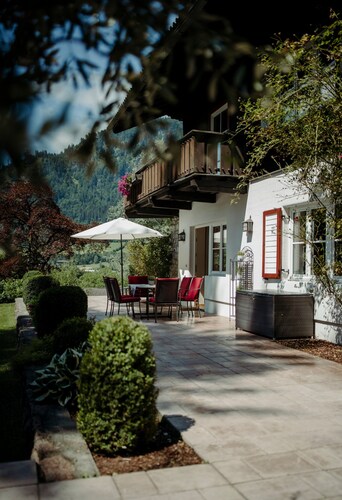 "Chalet Lerch" mit Bergblick, Garten und WLAN