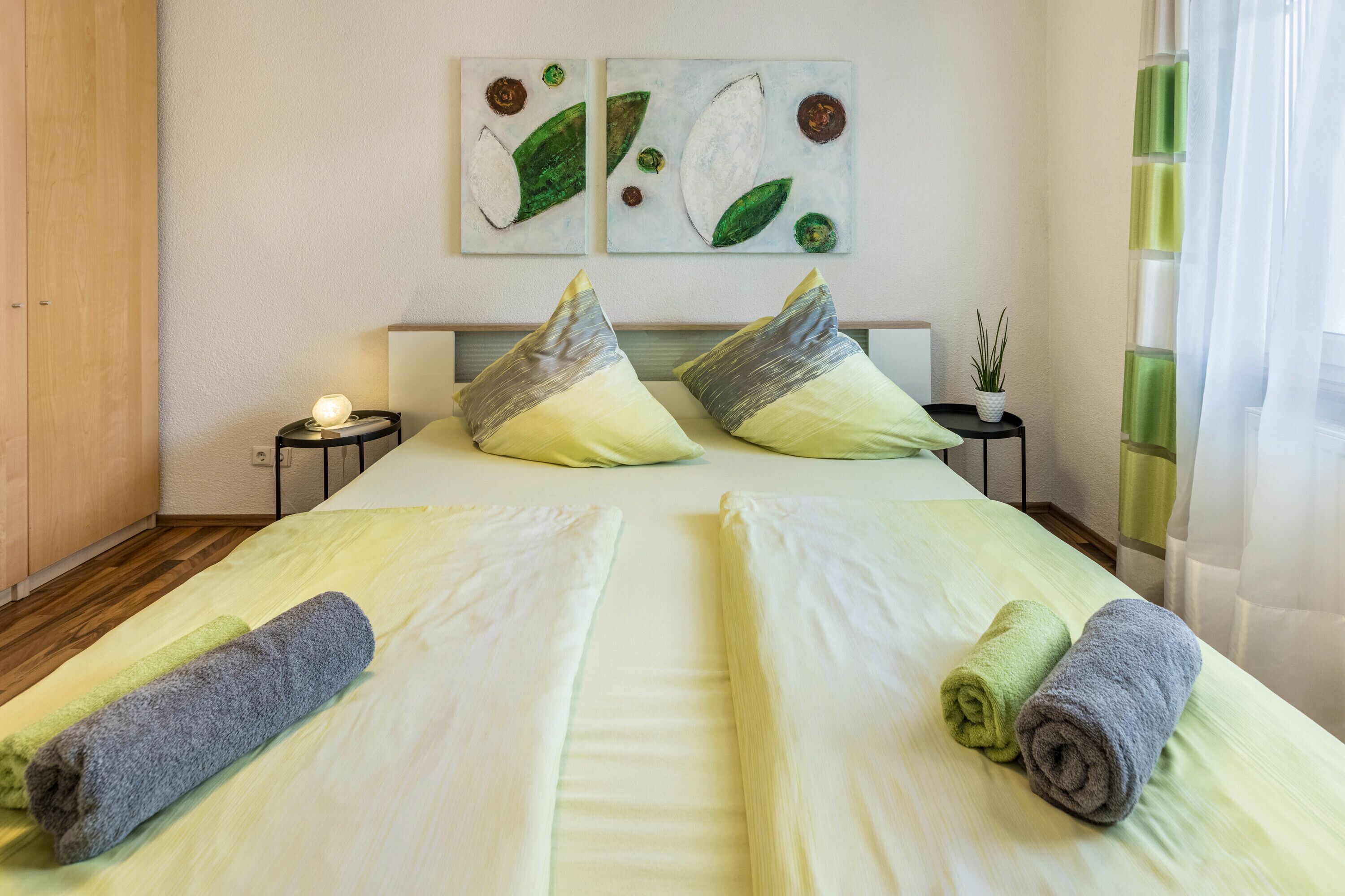 3 makuuhuonetta, silitysrauta/-lauta, ilmainen Wi-Fi, vuodevaatteet