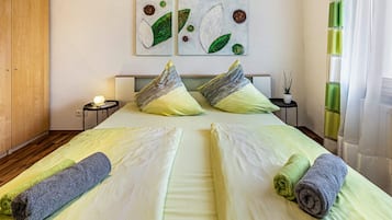 2 室のベッドルーム、アイロン / アイロン台、WiFi (無料)、ベッドシーツ