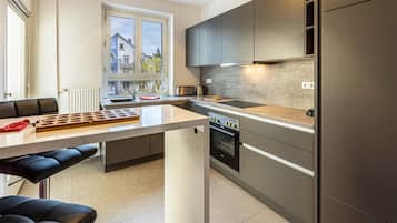 Kühlschrank, Ofen, Herdplatte, Geschirrspüler