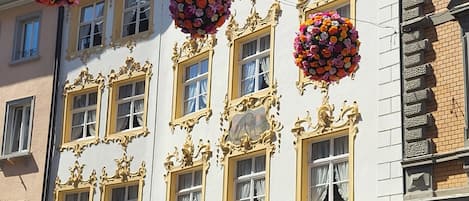 المنشأة من الخارج