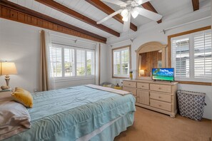 4 bedrooms, desk, iron/ironing board, travel crib