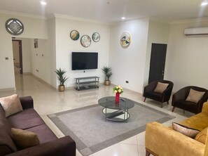 Smart TV - Luxurious 5 bedroom house (Greater Accra Region)