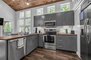 冰箱、微波炉、烤箱、炉灶