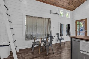 Dining - Menlo GA Tiny Home Experience! (Menlo)