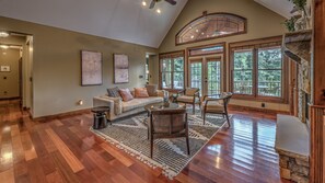 Living area - Sanders House by Escape to Blue Ridge (Blue Ridge)