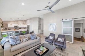 Smart TV, fireplace