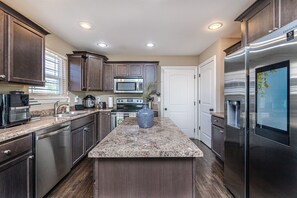 Frigorífic, microones, forn i placa de cuina 