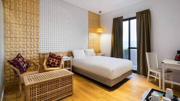 Deluxe Double or Twin Room | Individually decorated, individually furnished, desk, laptop workspace