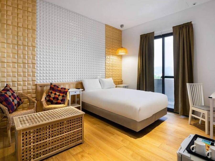 Deluxe Double or Twin Room | Individually decorated, individually furnished, desk, laptop workspace