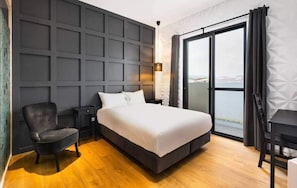Deluxe Double or Twin Room | Individually decorated, individually furnished, desk, laptop workspace - SmartStay (Nantou)