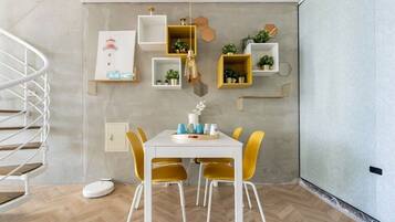 Premium Quadruple Room | In-room dining