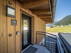 Unclassified image, 2 of 34, button