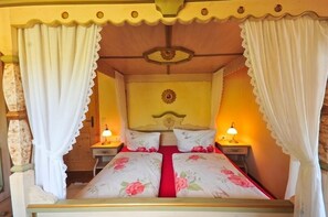 1 bedroom, internet, bed sheets