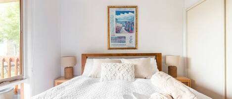 3 chambres, fer et planche à repasser, Wi-Fi, draps fournis