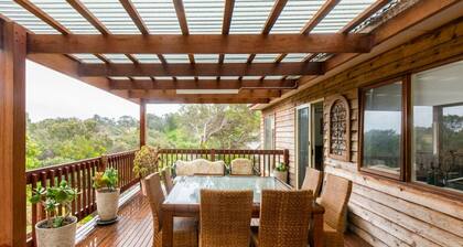 Modern Home 5 mins to hot springs & beaches