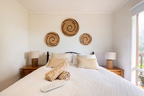 3 bedrooms, iron/ironing board, WiFi, bed sheets