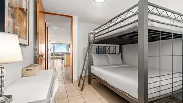 2 habitaciones, tabla de planchar con plancha, cuna de viaje y wifi