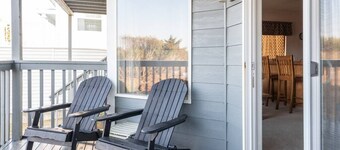 Cozy 2 bedroom condo steps away from the beach