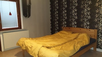4 bedrooms, bed sheets