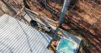 Hot Tub - 2BR + Loft Cabin - 2 mi to Cloudland