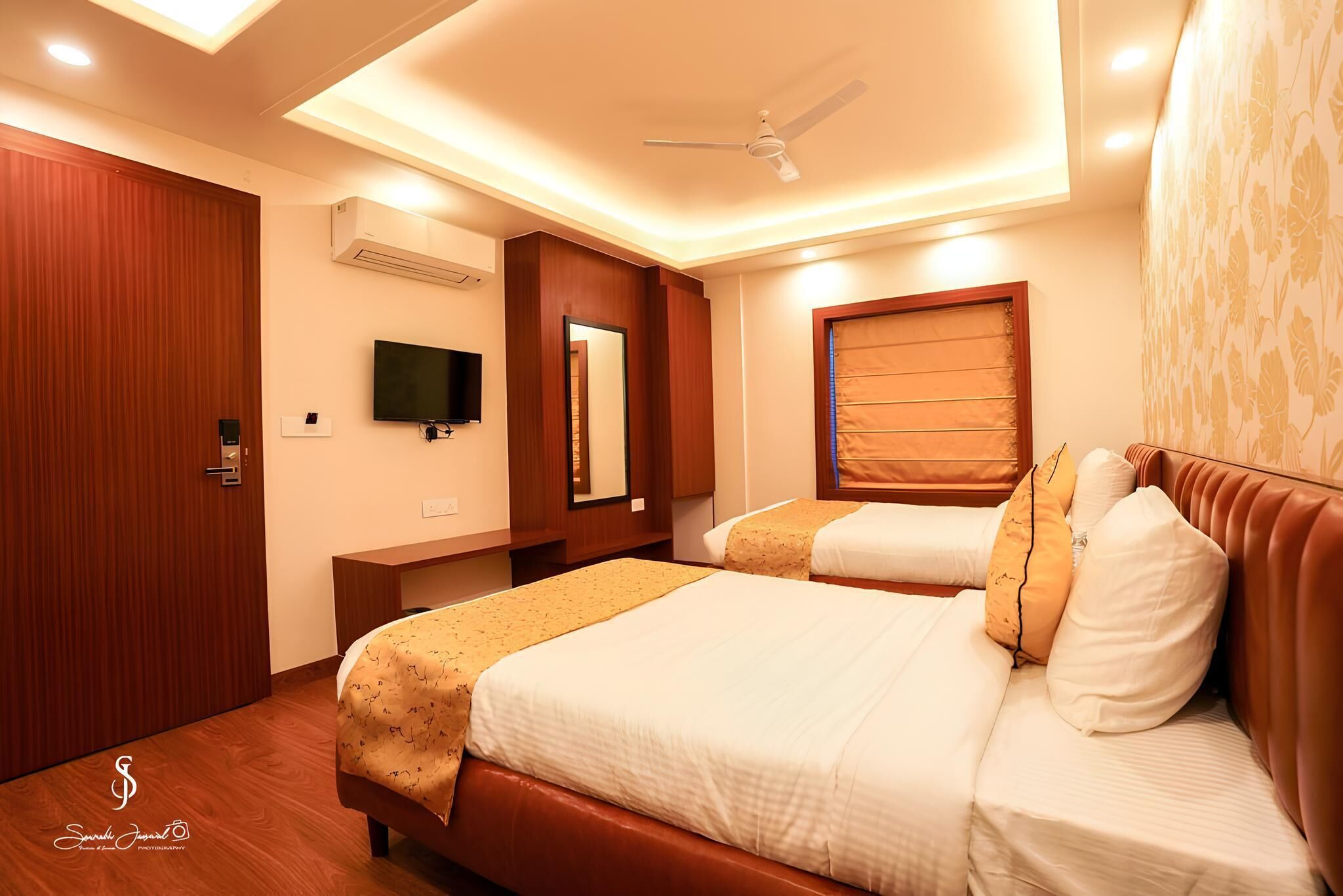 Premium Double Room | Down duvets, rollaway beds, free WiFi, bed sheets