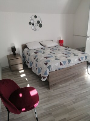 2 chambres, fer et planche à repasser, lit parapluie, Wi-Fi gratuit